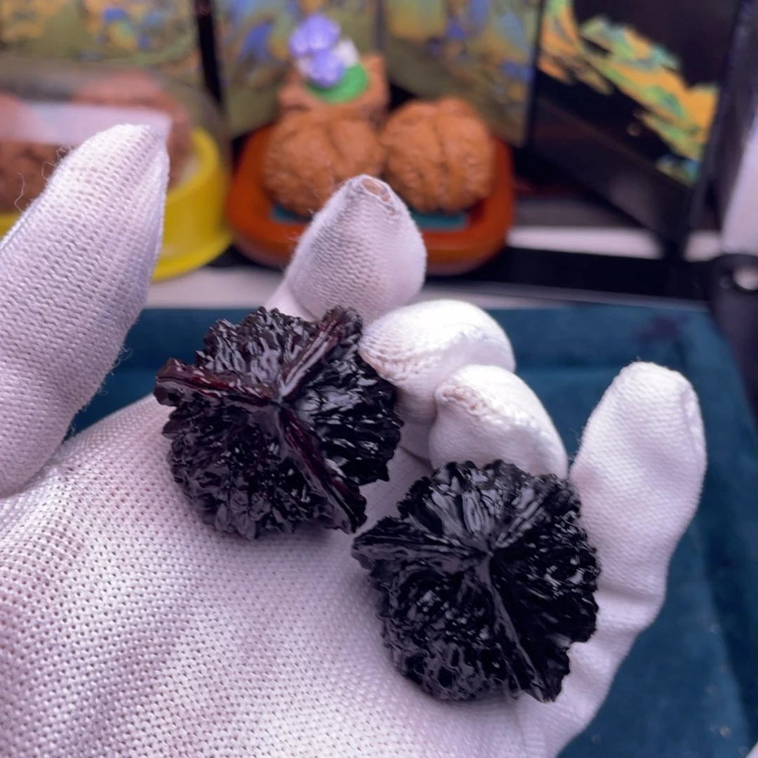 文玩核桃吊坠三棱