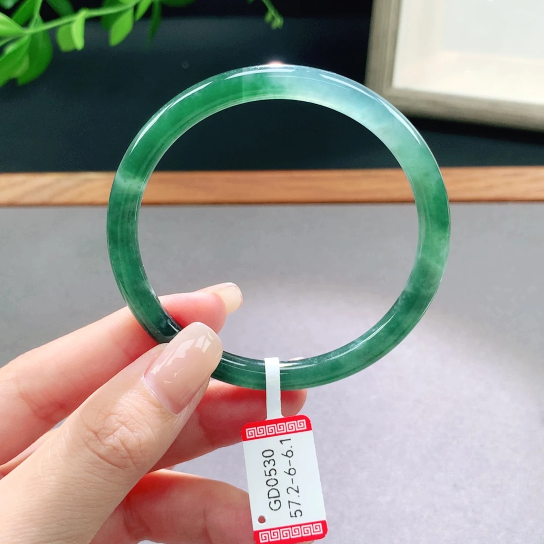 翡翠手镯未镶嵌天然