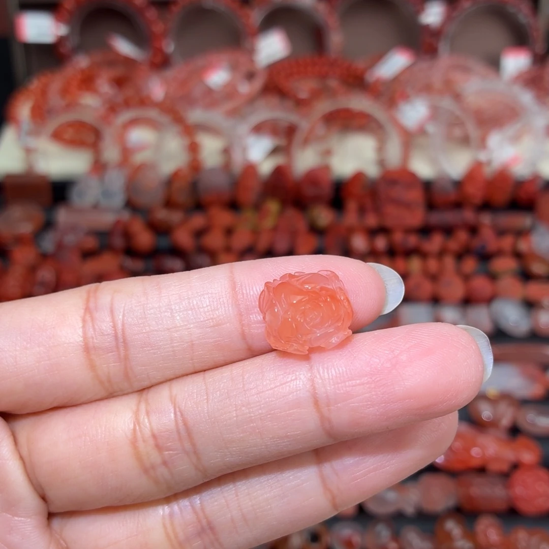 南红玛瑙未镶嵌颈饰牡丹花