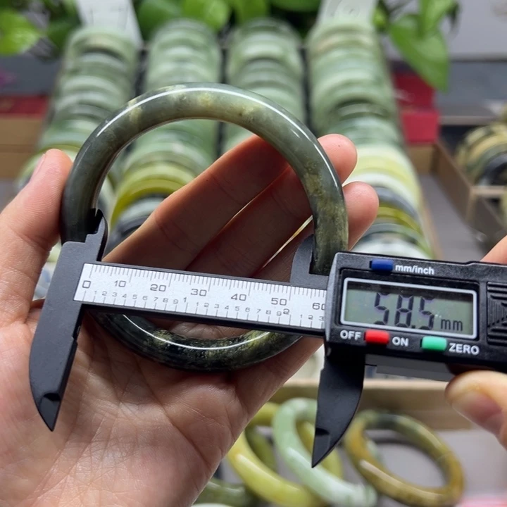 蛇纹石玉未镶嵌手镯43