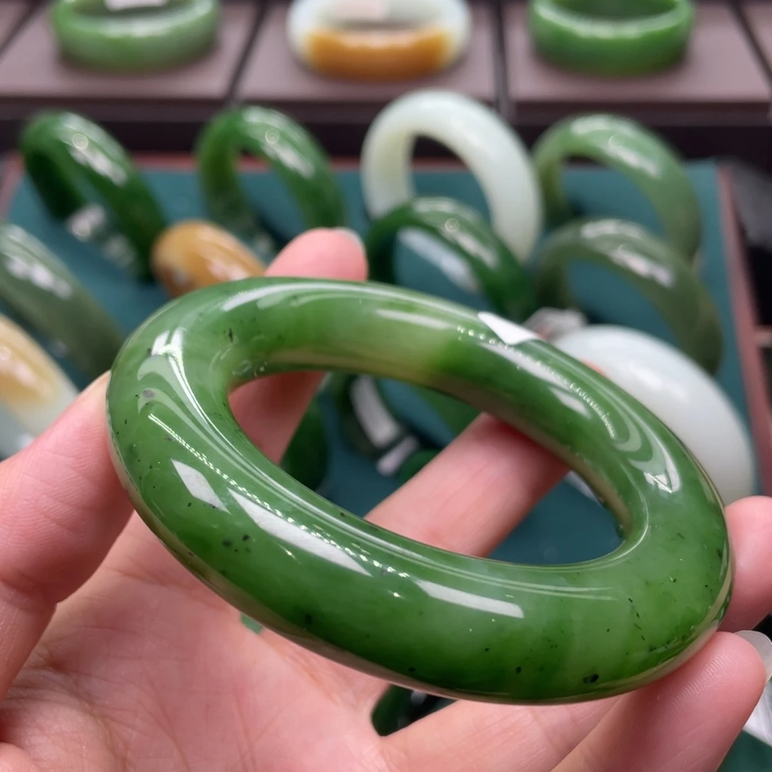 和田玉（碧玉）未镶嵌手镯