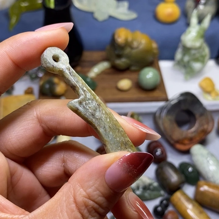 透闪石质玉未镶嵌挂件