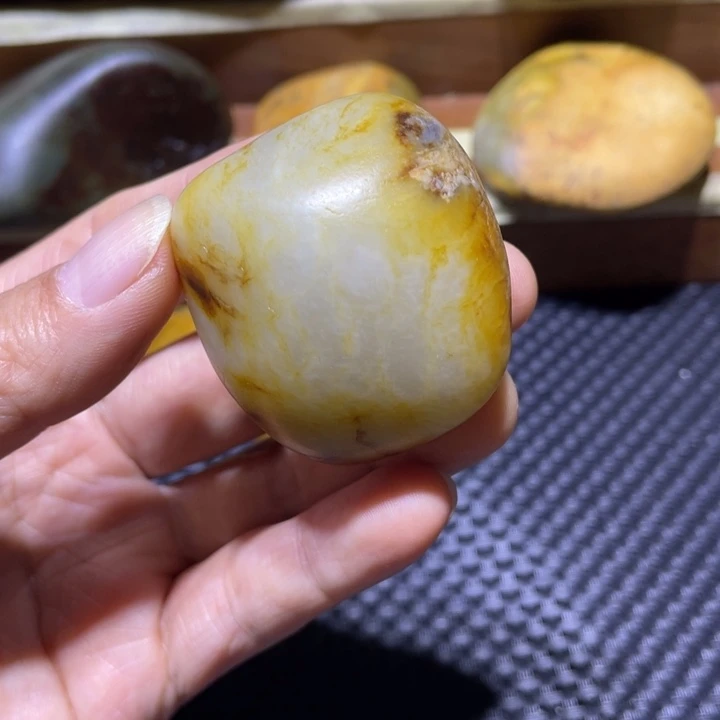 和田玉未镶嵌珠宝奇石