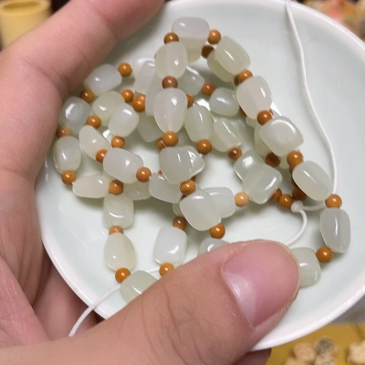 瓷片精致雕刻工艺品