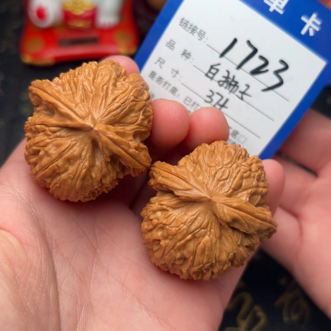 吊坠文玩核桃白狮子练手