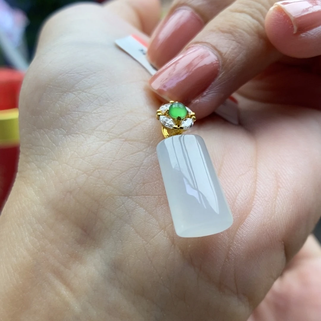 颈饰18K金镶嵌翡翠吊坠19