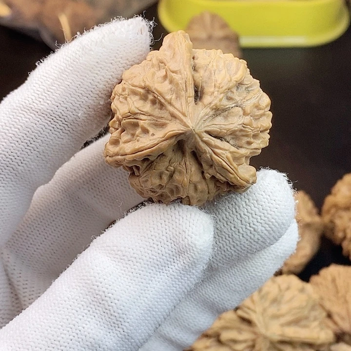 N***5文玩核桃吊坠瑕疵单只不退不换