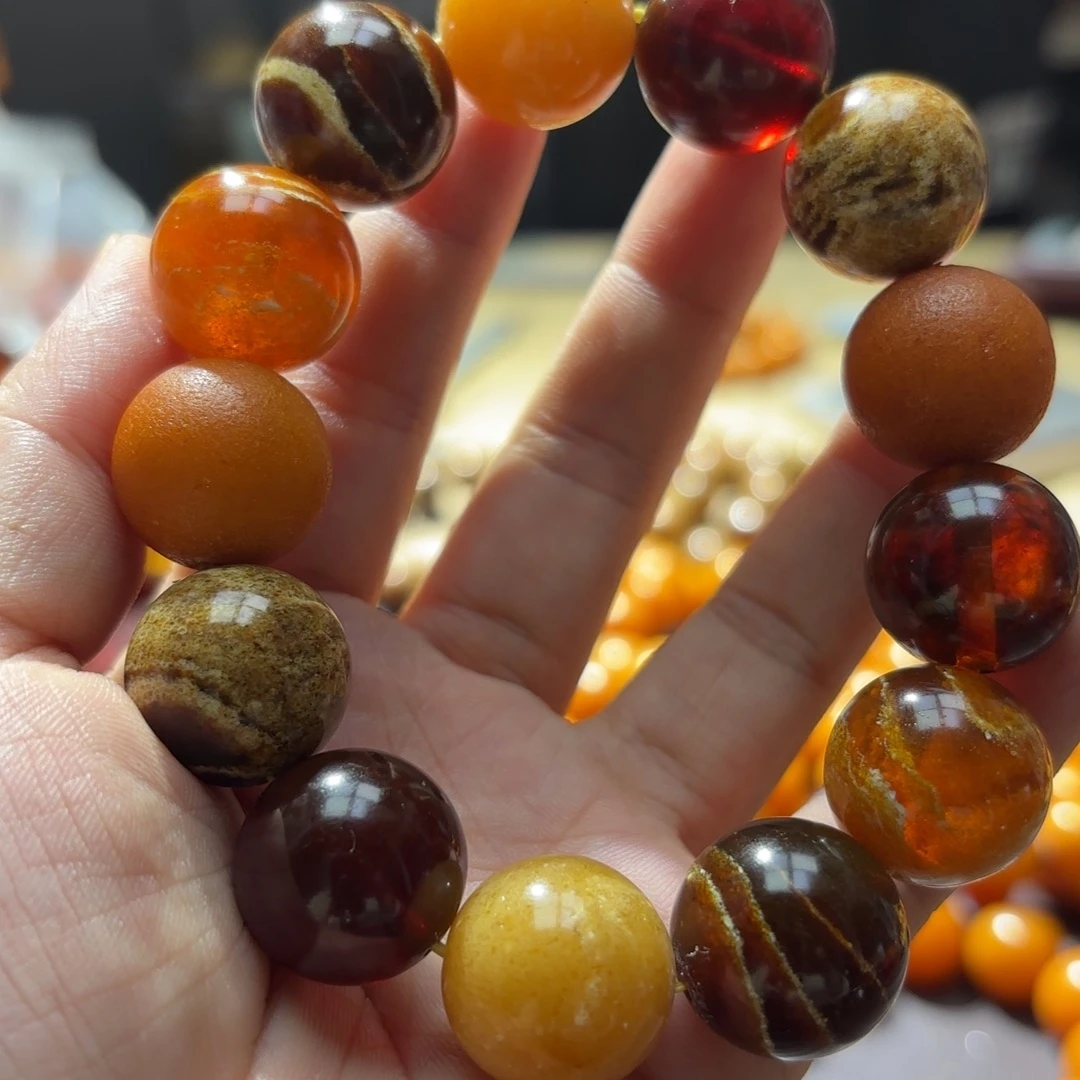 钟***晟琥珀未镶嵌裸石18多宝手串多样性发其一
