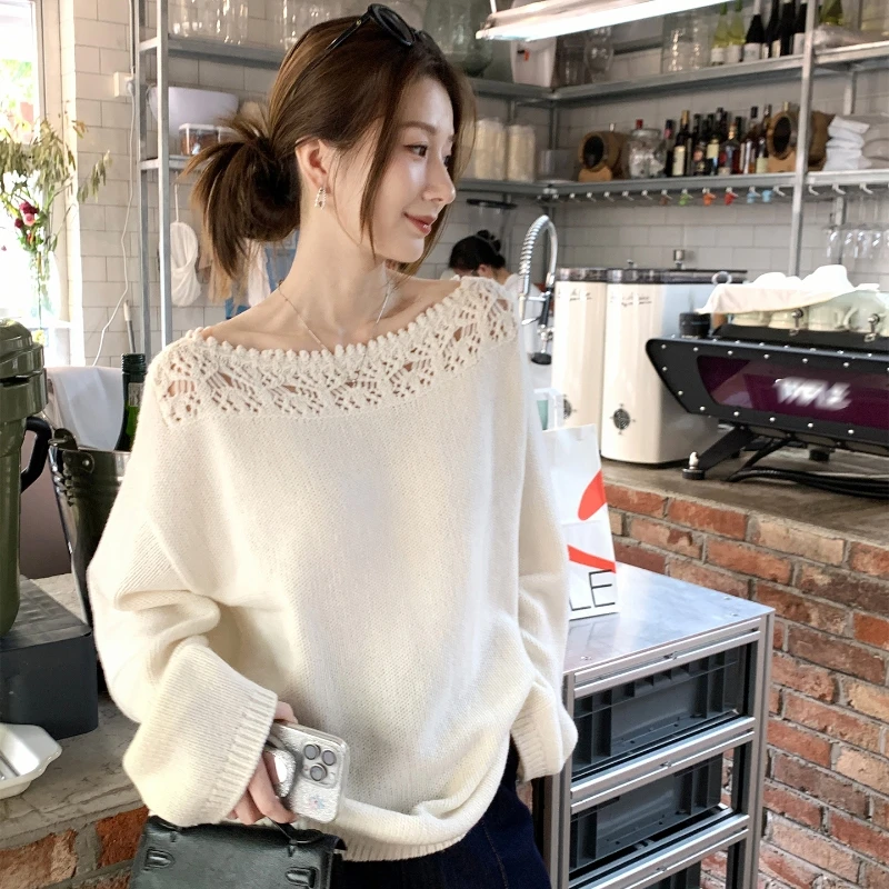 慵懒风宽松镂空花边露肩针织衫早秋季新款女装长袖套头一字领上衣