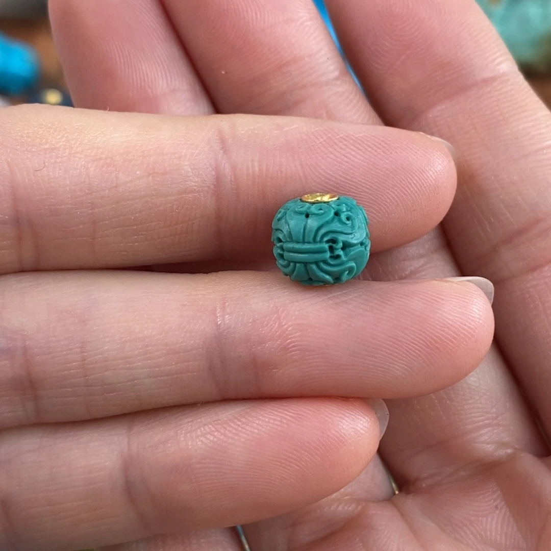 绿松石未镶嵌。彼岸花