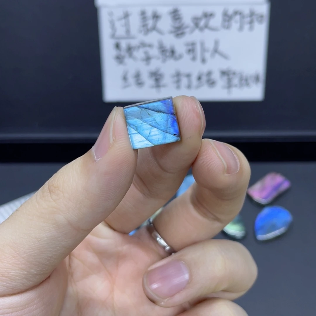 水晶不规则未镶嵌金**?