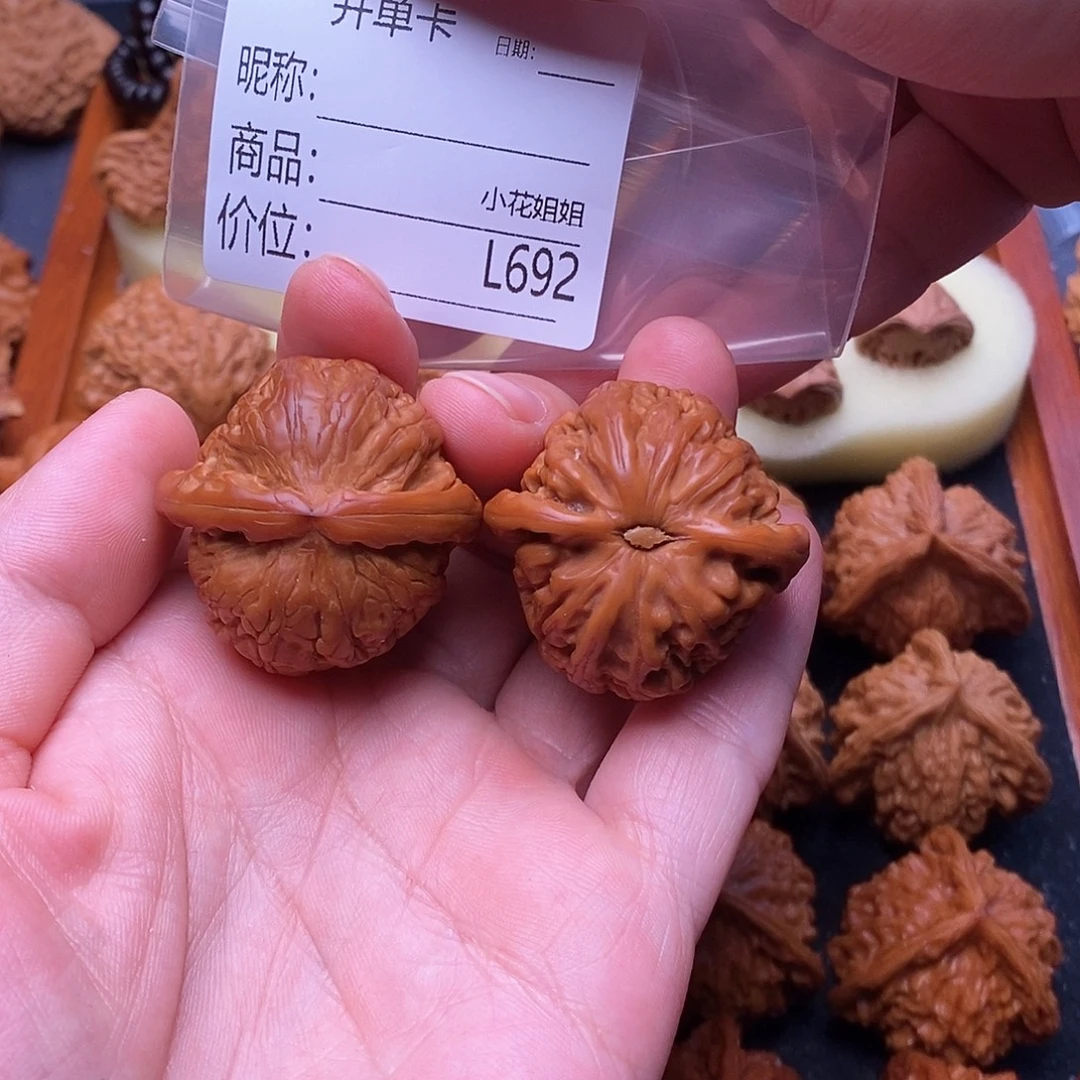 小***饭把件文玩核桃36小白