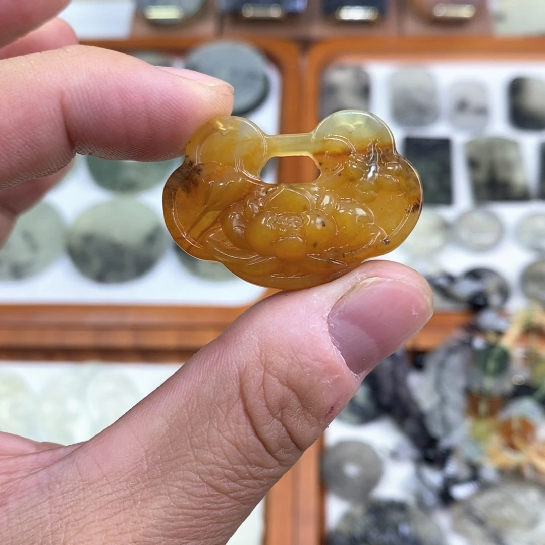 岫玉未镶嵌颈饰岫玉吊坠