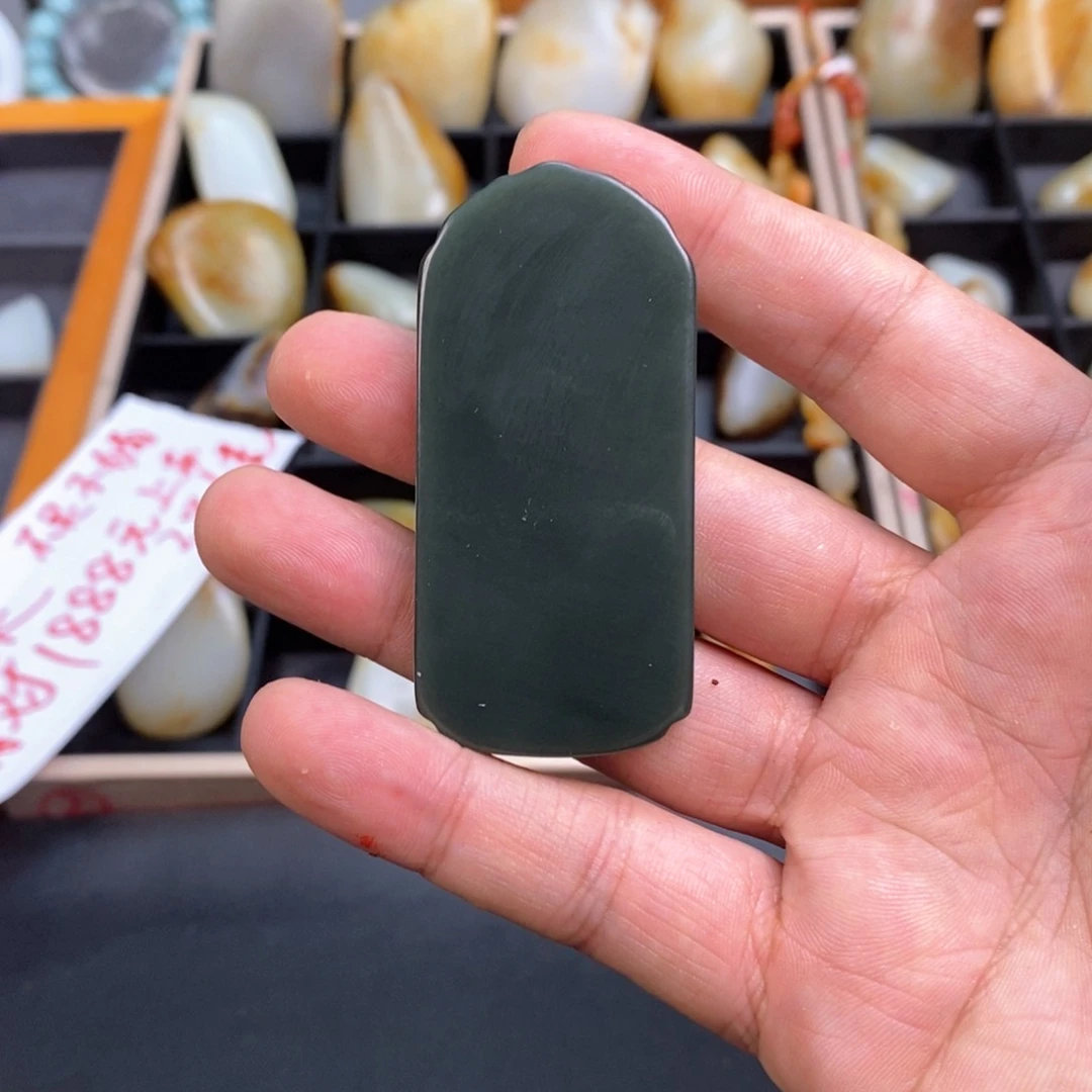 和田玉未镶嵌颈饰爱****豆