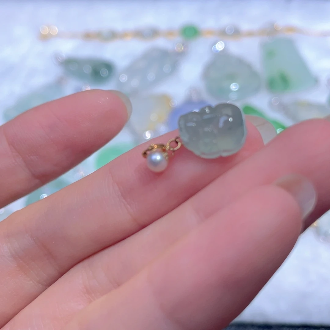 翡翠18K金镶嵌颈饰翡翠