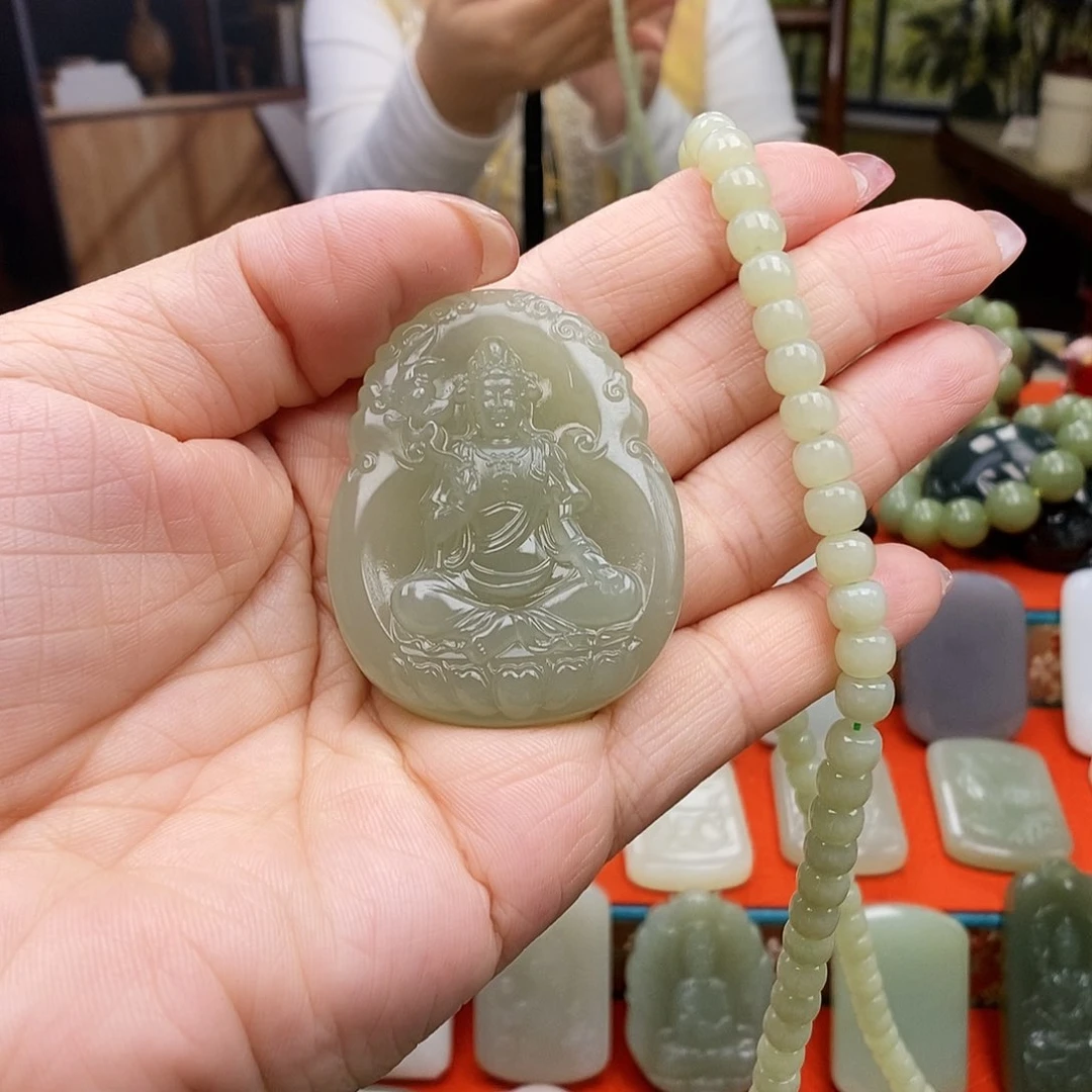 颈饰未镶嵌和田玉应****）