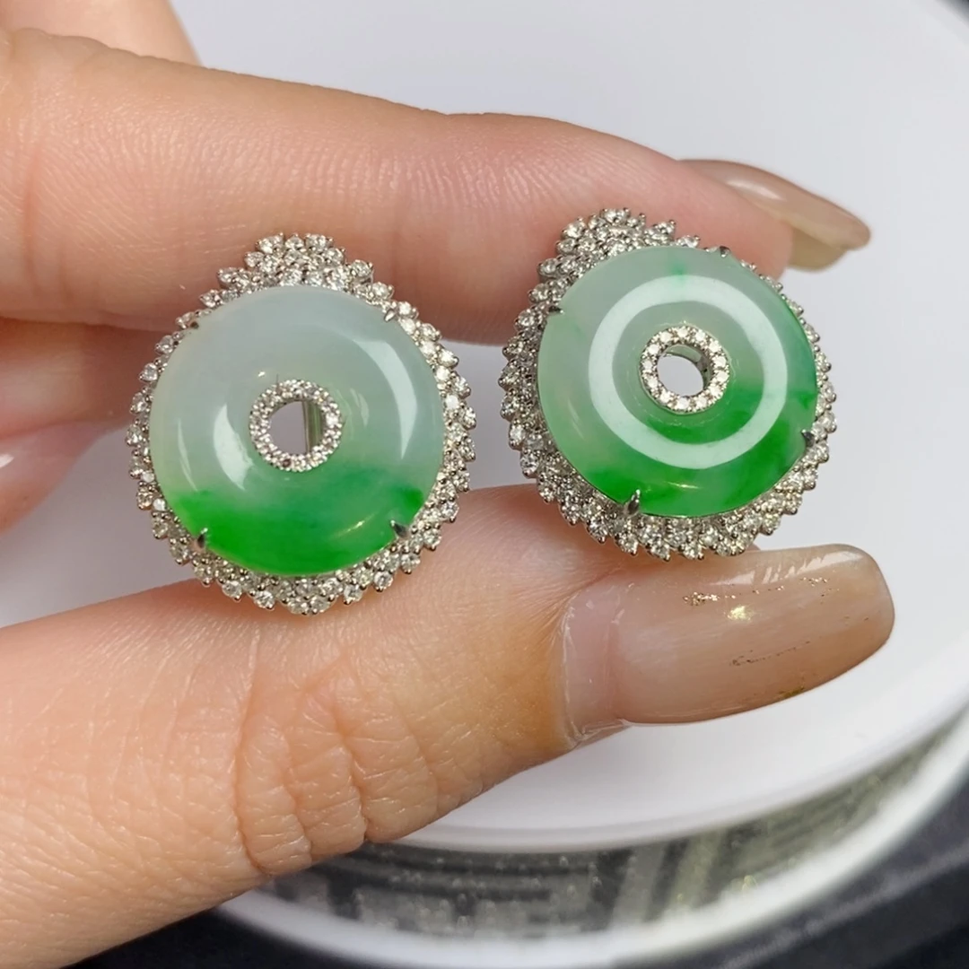 翡翠18K金镶嵌耳饰半山水飘阳绿甜甜圈耳扣