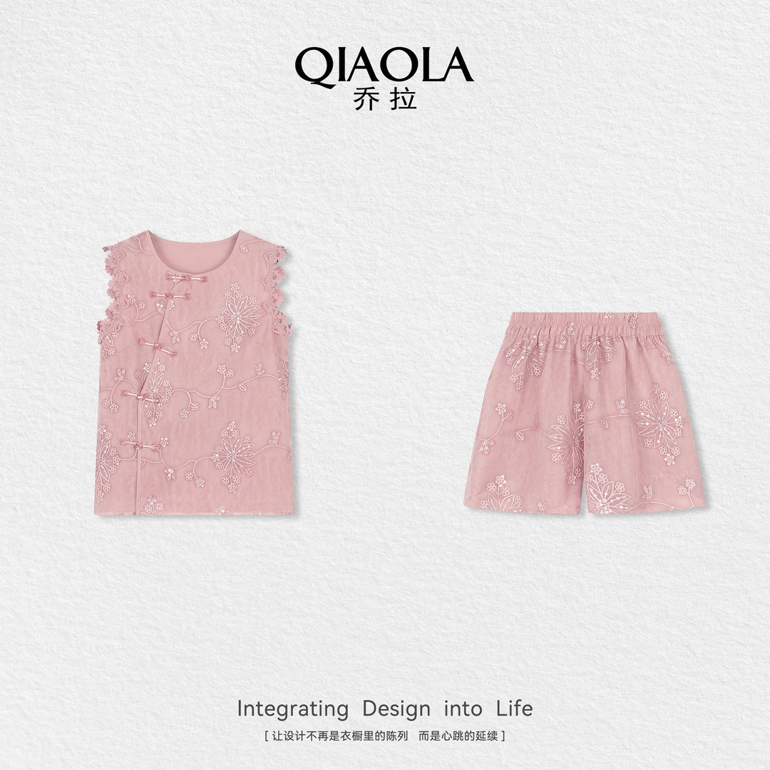 QIAOLA/乔拉【洛神精灵】夏季新款正肩盘扣上衣短裤时尚套装预售