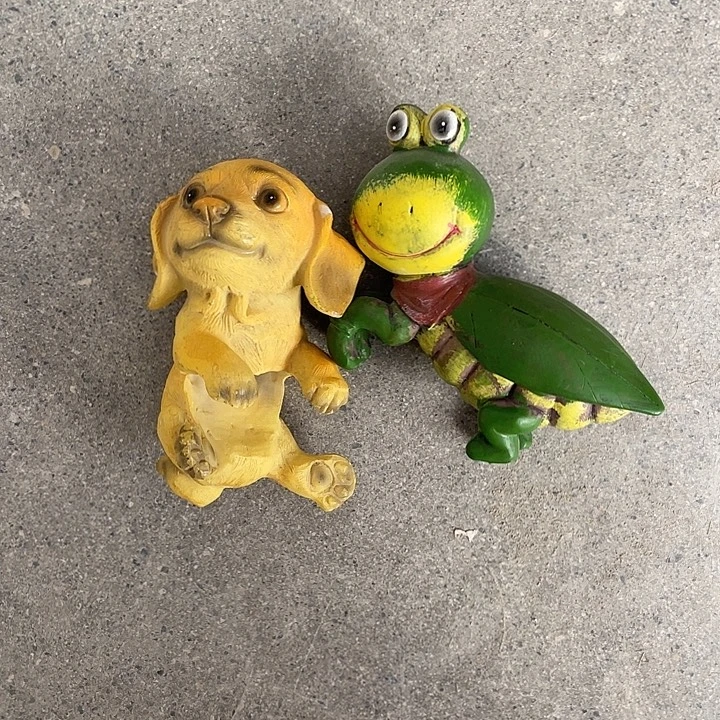 树脂螳螂狗狗盆挂两个