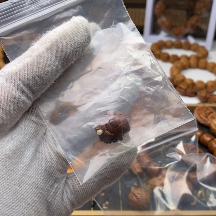 响****行桃核纯手工打造工艺品