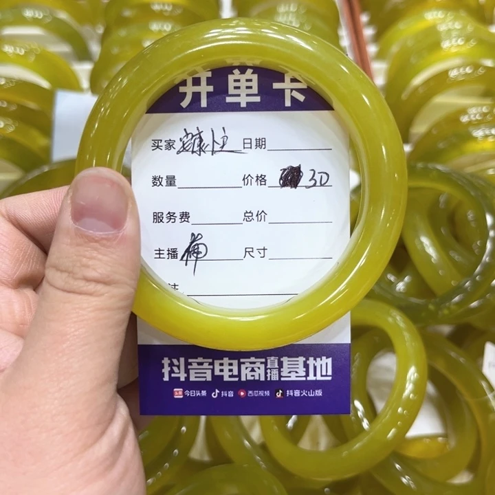 蛇纹石玉手镯未镶嵌安**主