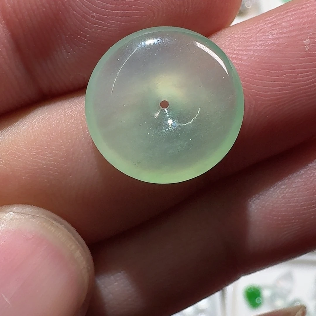 翡翠未镶嵌颈饰平安扣