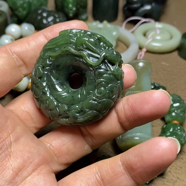 颈饰未镶嵌和田玉