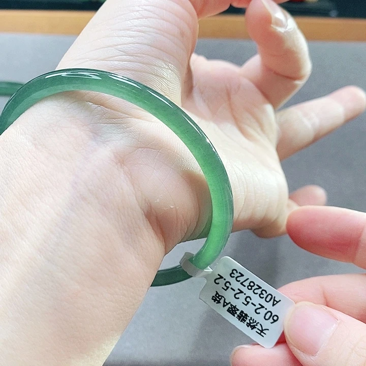 翡翠未镶嵌手镯（圆镯）