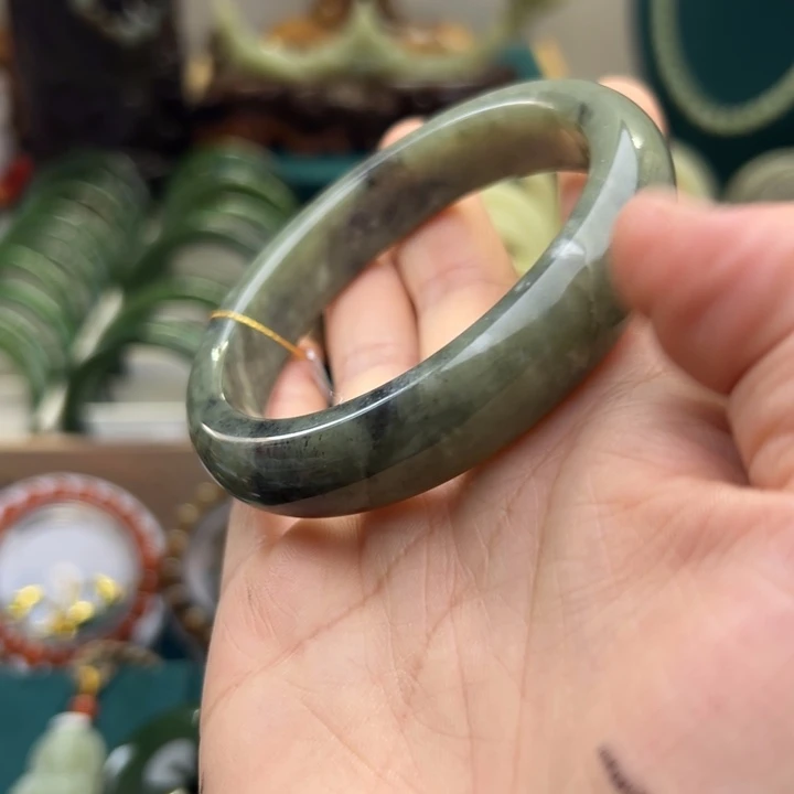 和田玉手镯未镶嵌59.3圈围8019