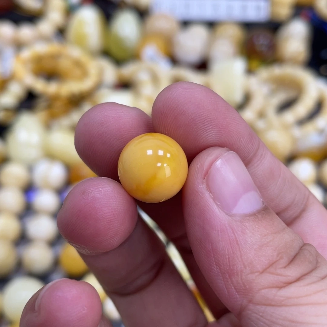 未镶嵌琥珀裸石12.7mm瑕