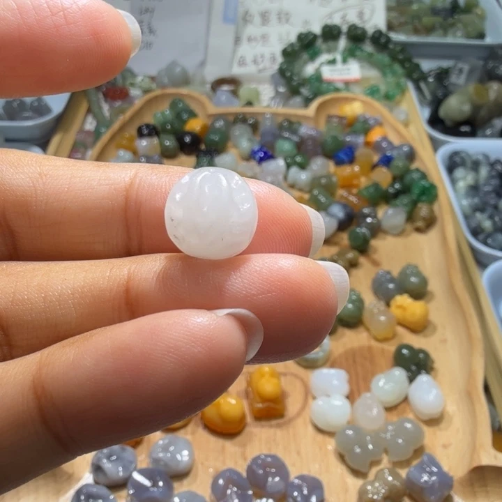 和田玉未镶嵌珠宝半成品