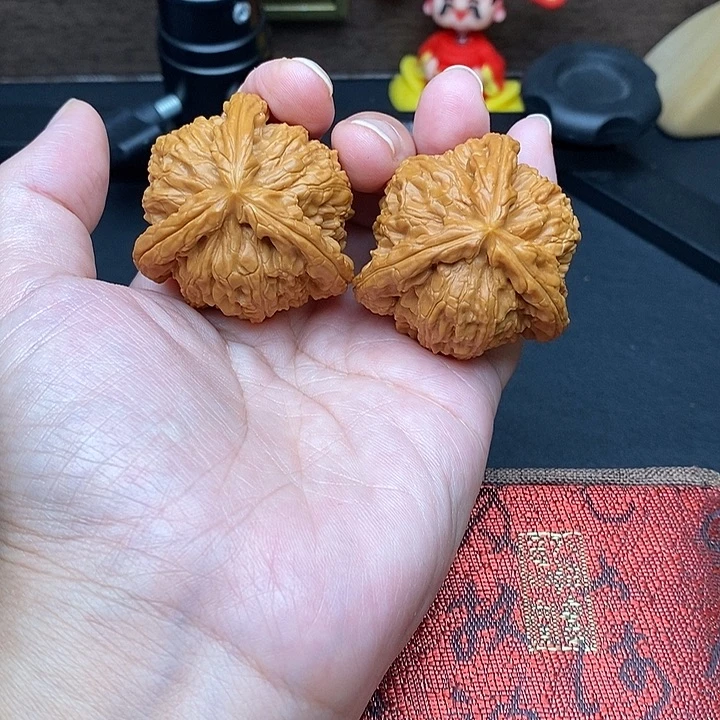 皇***卿文玩核桃把件白奔