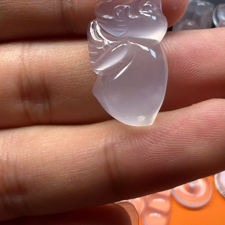 石英质玉未镶嵌颈饰