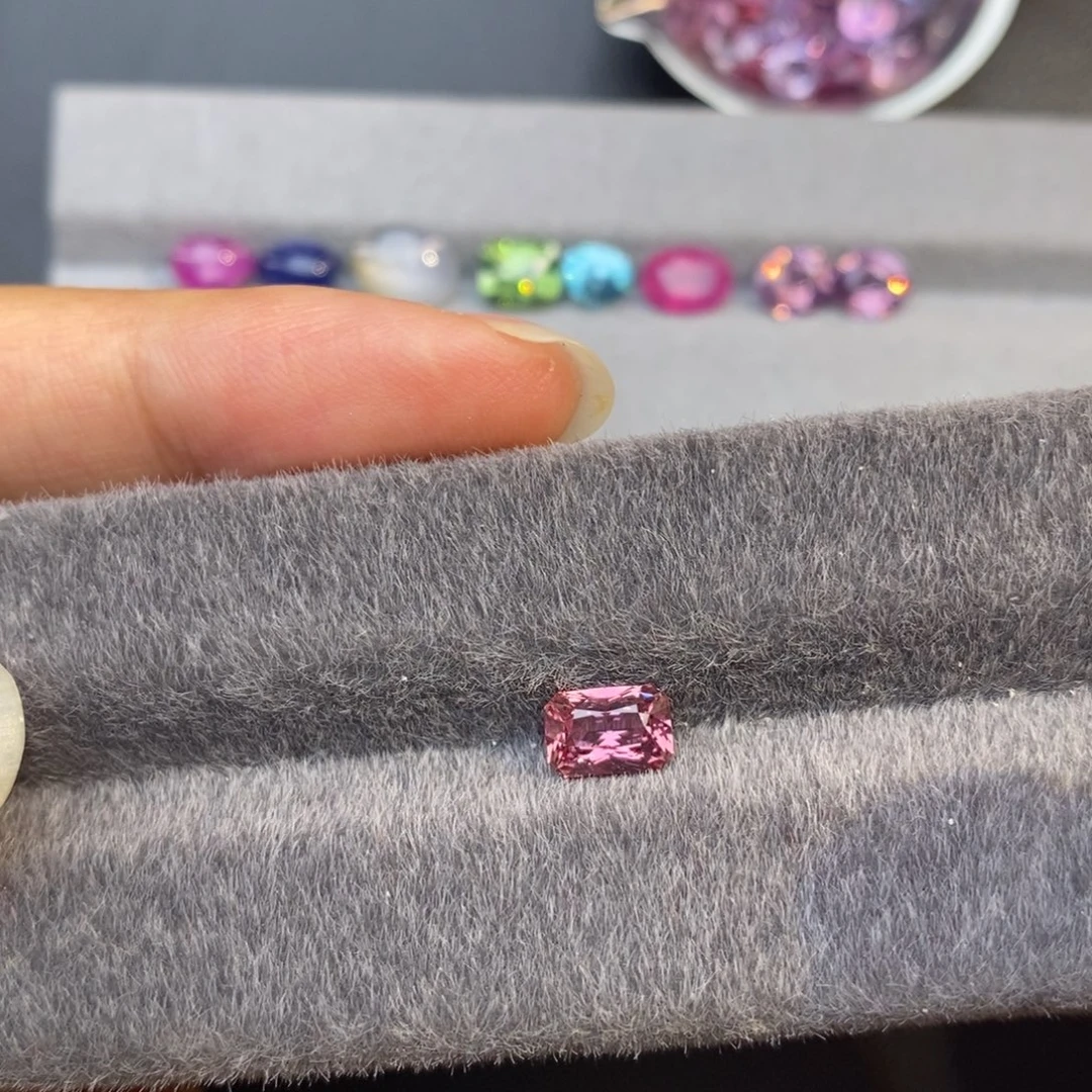 蓝宝石裸石天然无烧粉紫色蓝宝石雷迪恩切1.14克拉