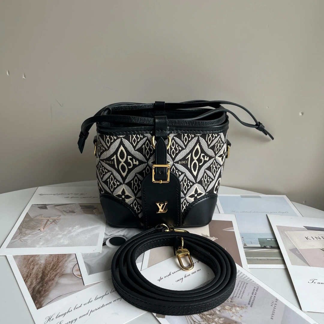 99新 LouisVuitton/路易威登 1854限定款烧麦包