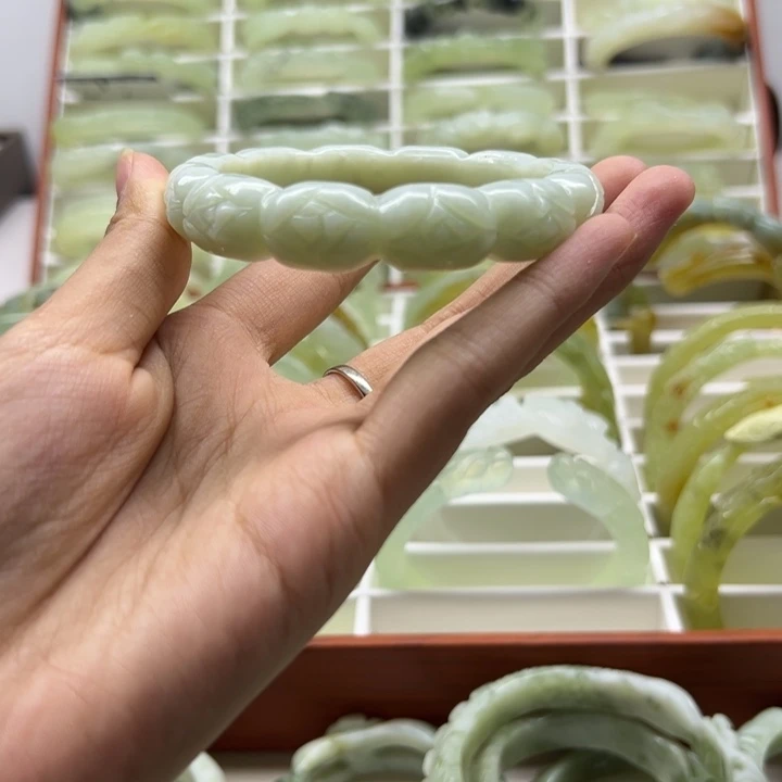 芳***桢蛇纹石玉未镶嵌手镯