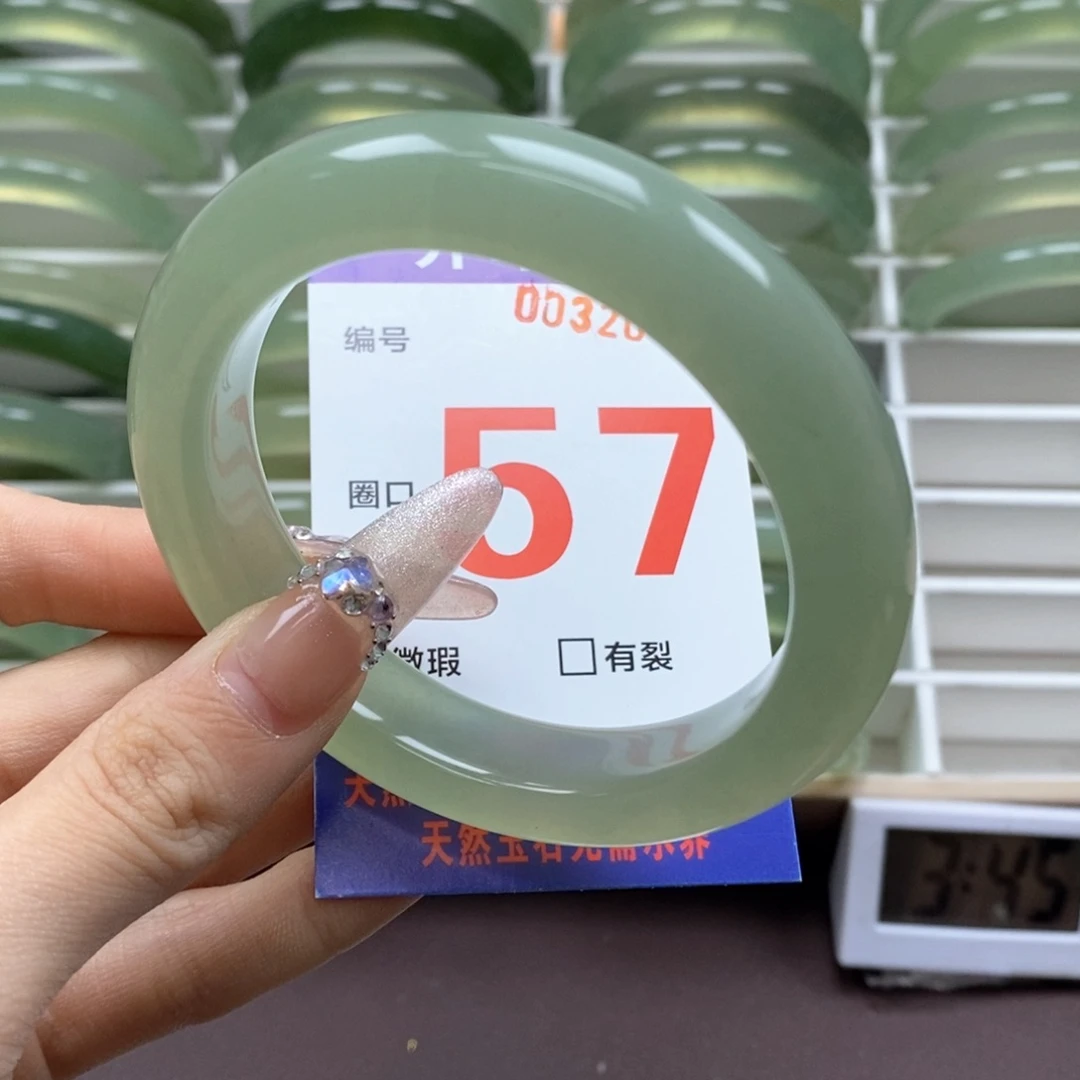 蛇纹石玉手镯未镶嵌