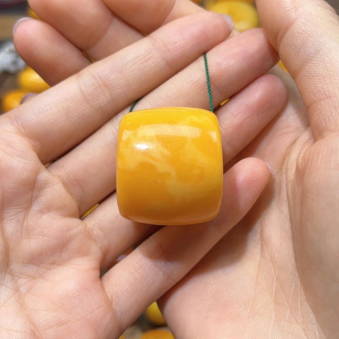 【闪购商品】琥珀裸石未镶嵌墩子