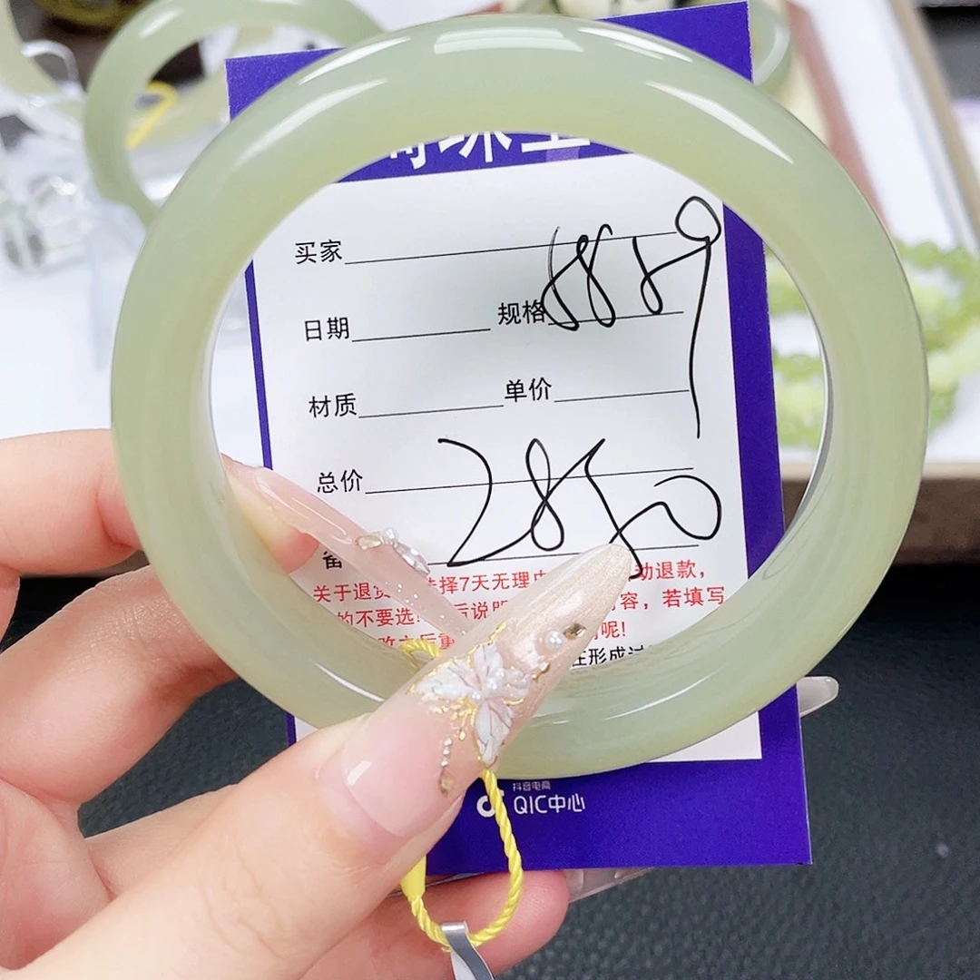 和田玉未镶嵌手镯