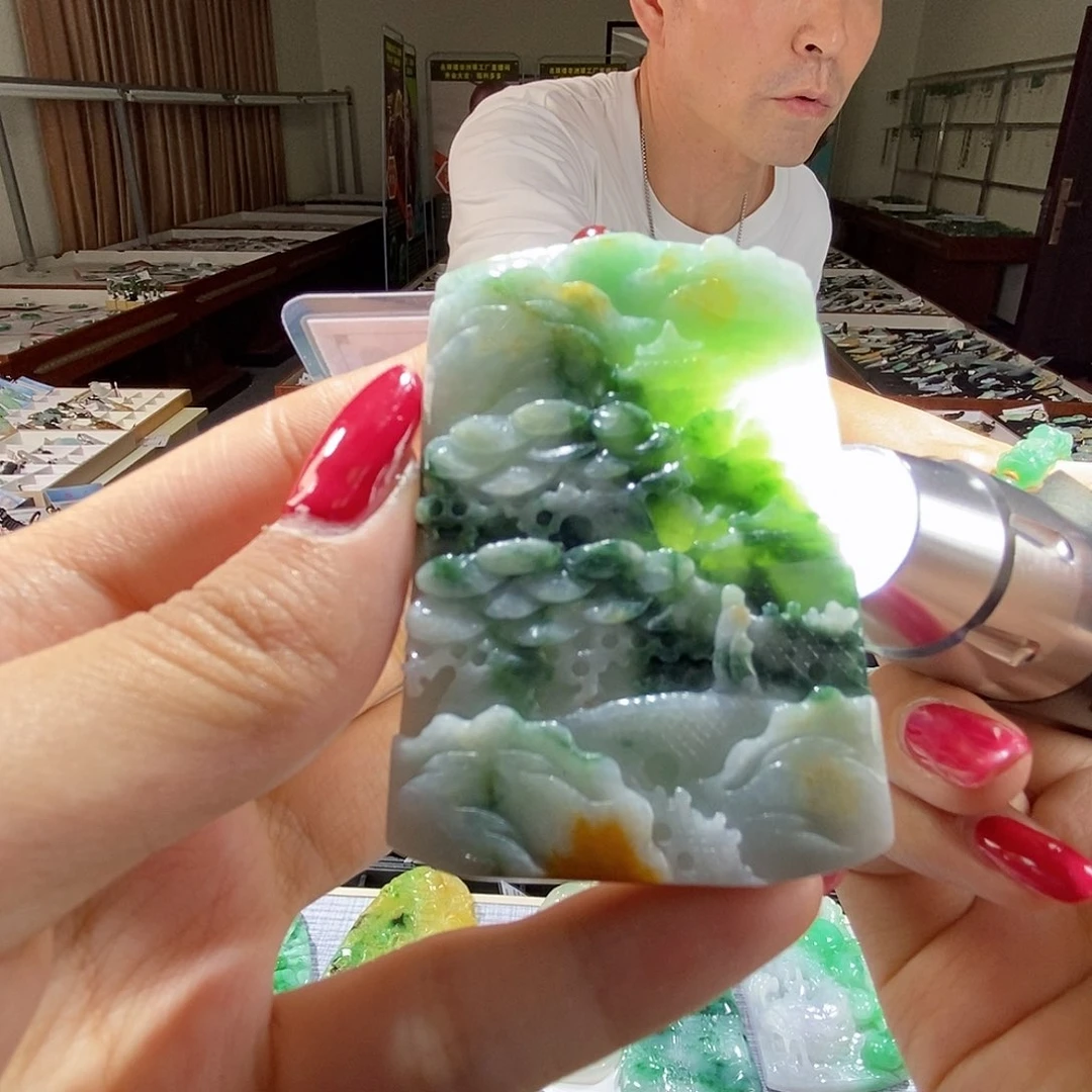 翡翠未镶嵌颈饰翡翠