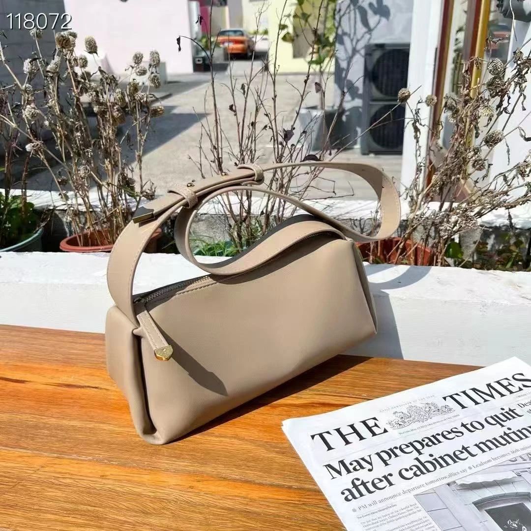 娜飞儿小众宽肩带枕头包2025年时尚波士顿休闲单肩通勤斜挎百搭包