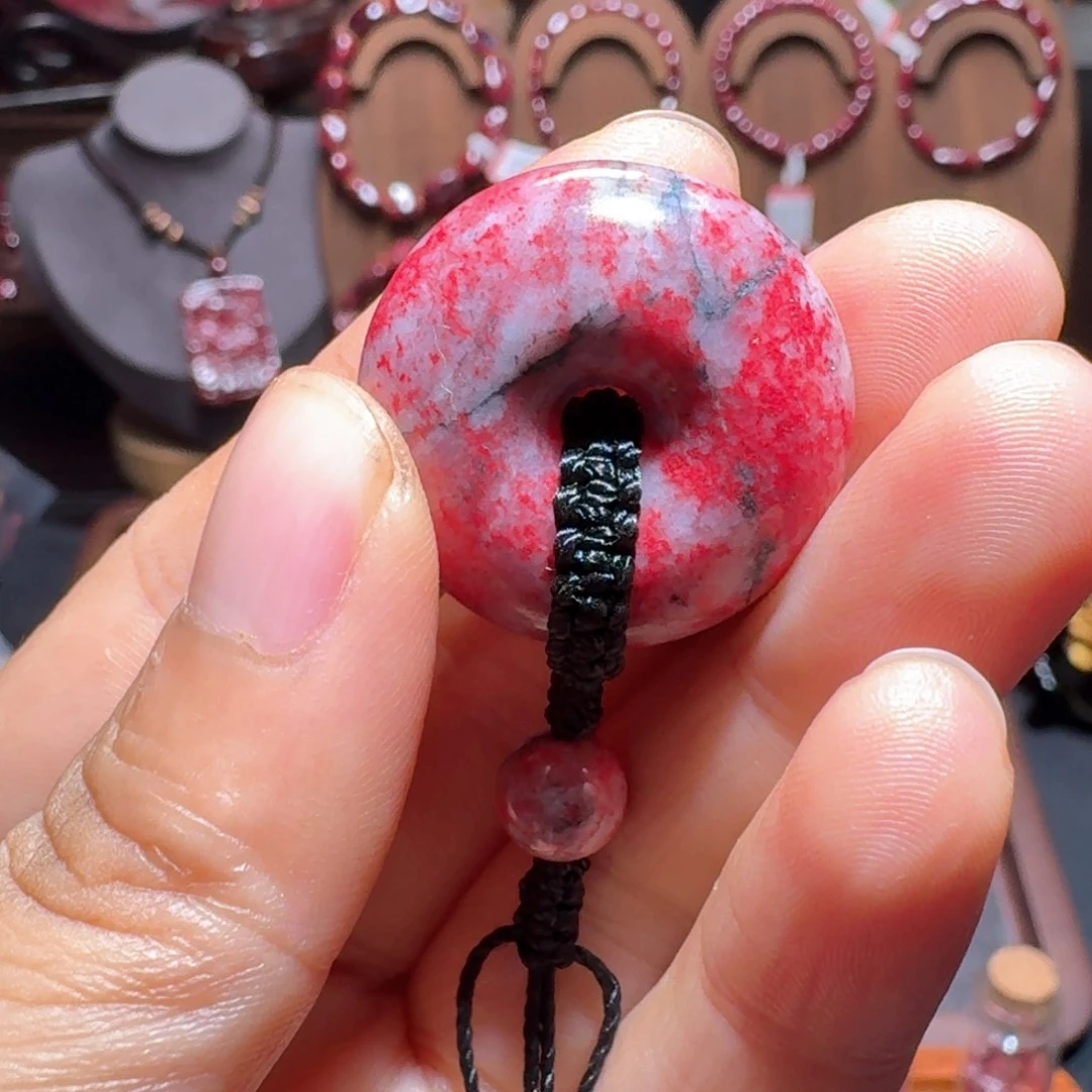 是***是天然辰砂原石平安扣