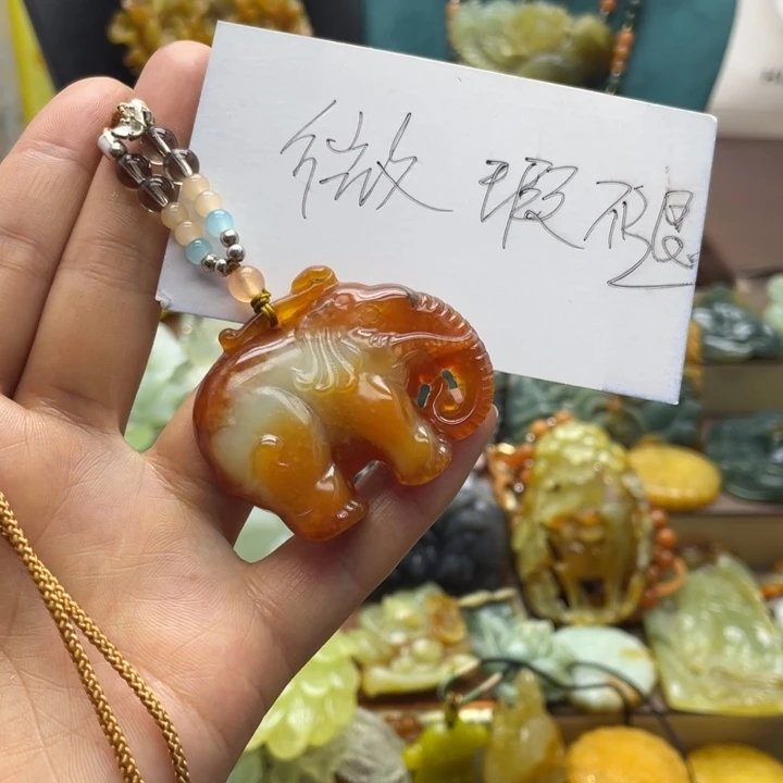 蛇纹石玉未镶嵌颈饰