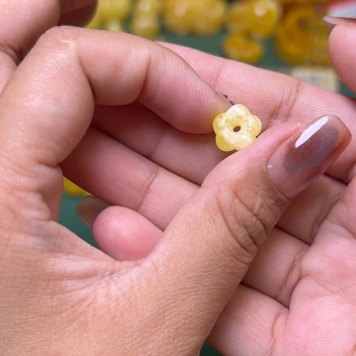 蜜蜡未镶嵌珠宝奇石