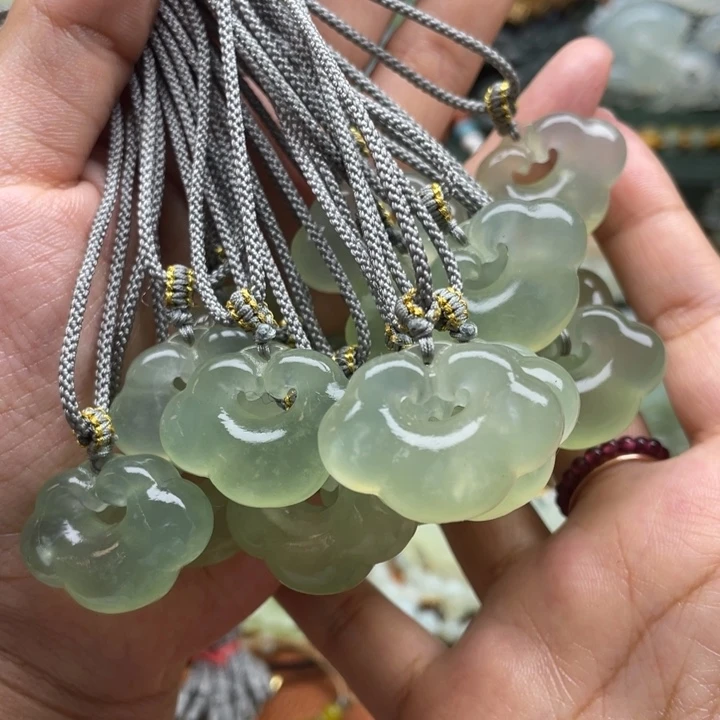 蛇纹石玉未镶嵌吊坠