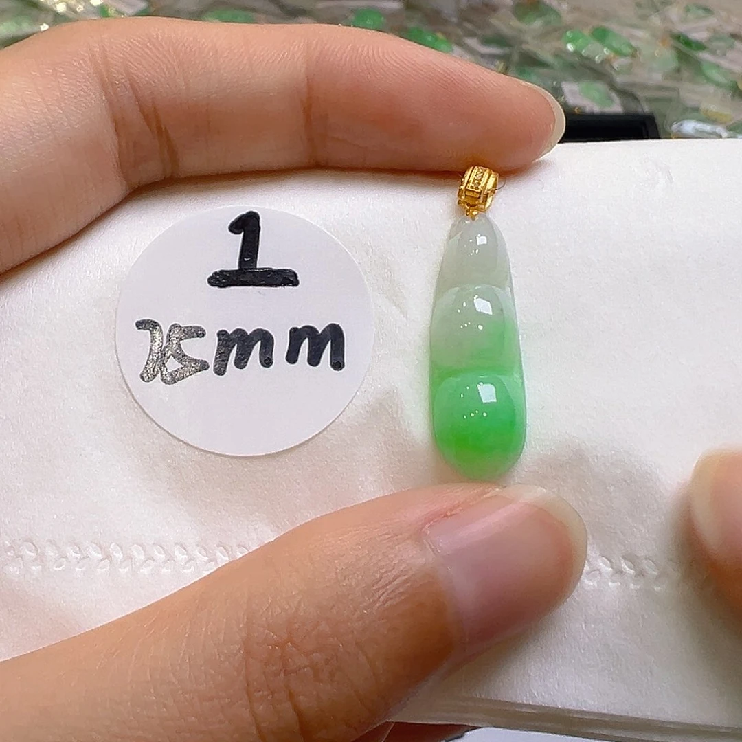 翡翠18K金镶嵌颈饰翡翠