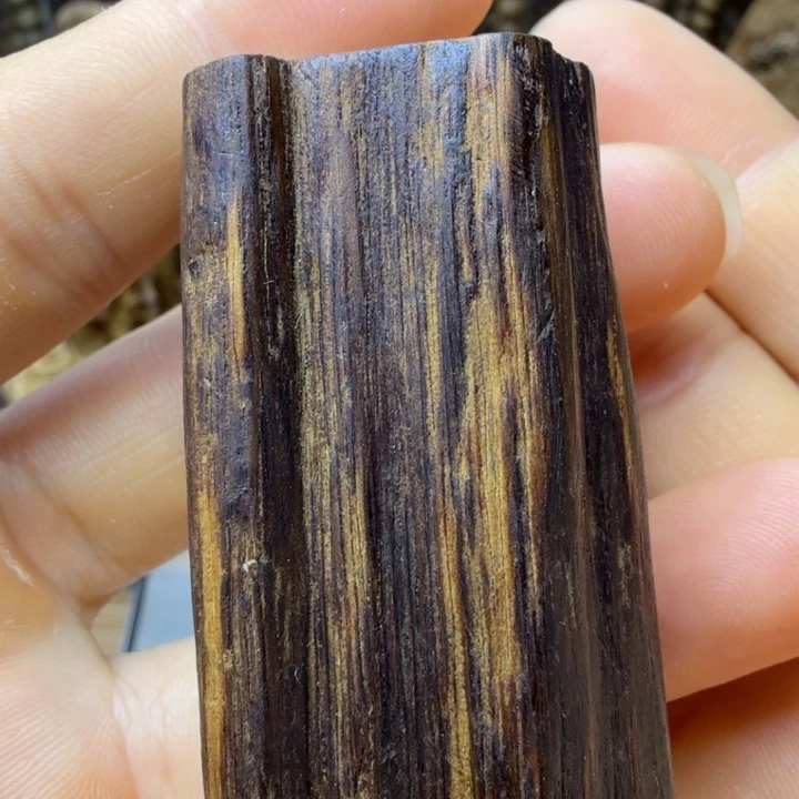 沉香碎屑沉香文莱手把件16克