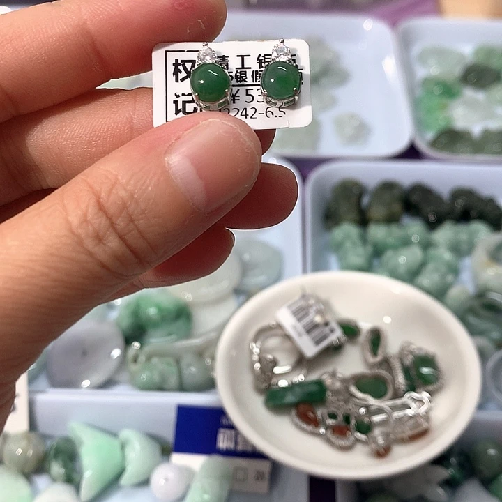 翡翠未镶嵌项圈耳钉