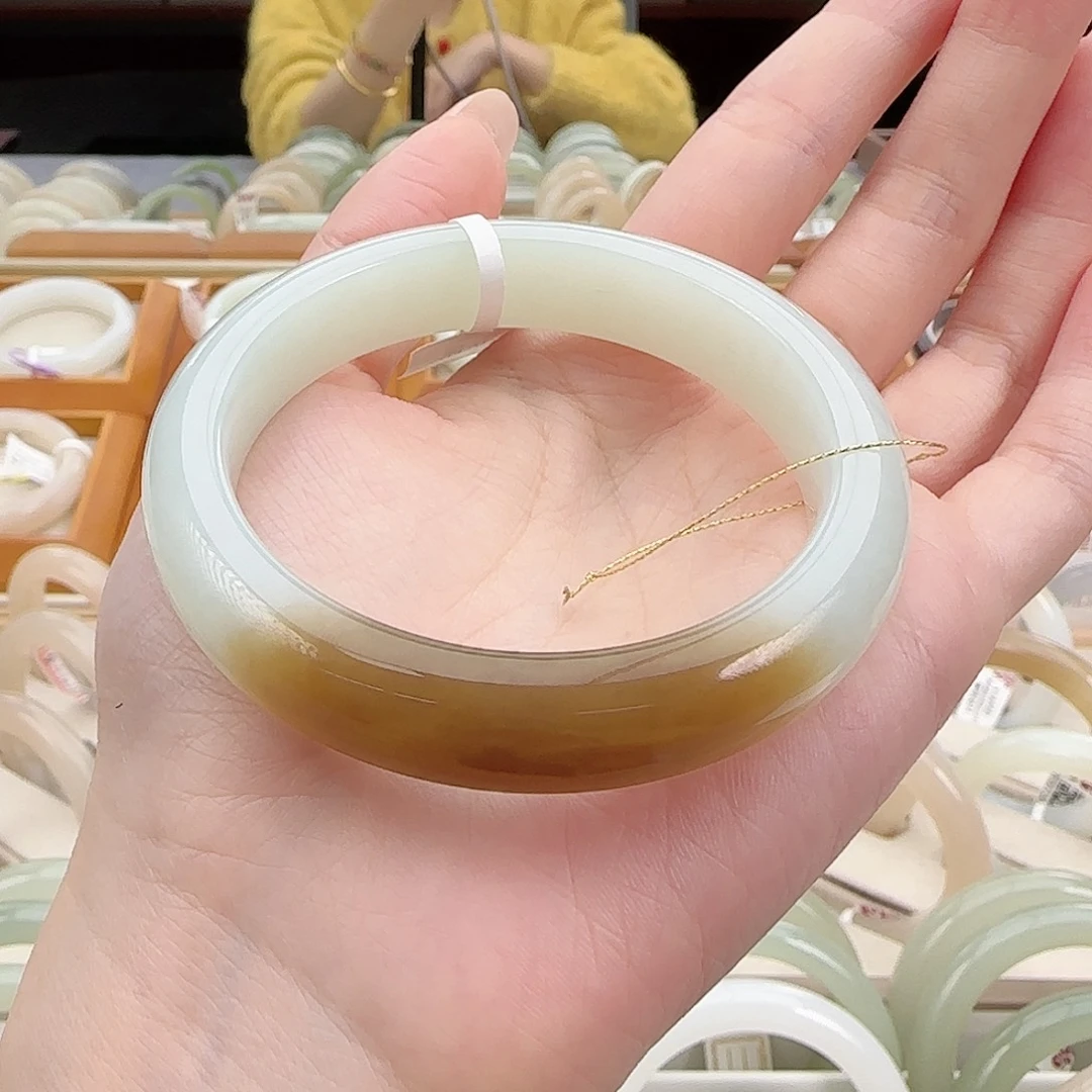 和田玉未镶嵌手镯新疆且末 老红糖白 油膏料