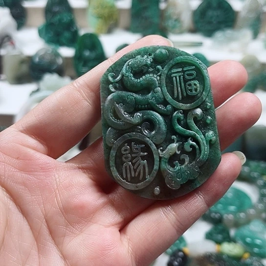 独山玉未镶嵌把件